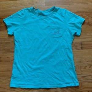 vineyard vines tee!